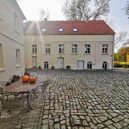 Palac I Folwark Brzeznica Exterior photo