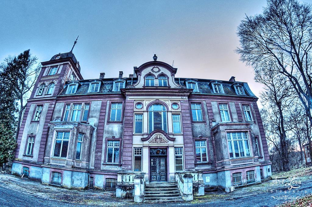 Palac I Folwark Brzeznica Exterior photo